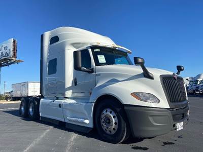 International LT625 Sleeper Semi Truck - 73" Integral Sleeper, Cummins 450HP, 12 Speed Automatic