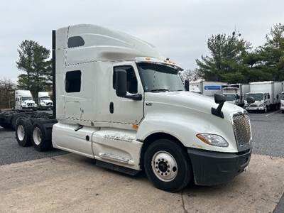 International LT625 Sleeper Semi Truck - 73" Integral Sleeper, Cummins 450HP, 12 Speed Automatic