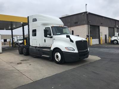 International LT625 Sleeper Semi Truck - 73" Integral Sleeper, Cummins 450HP, 12 Speed Automatic