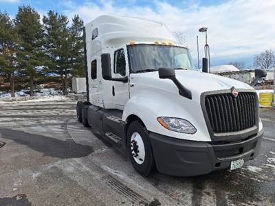 International LT625 Sleeper Semi Truck - 73" Integral Sleeper, Cummins 450HP, 12 Speed Automatic