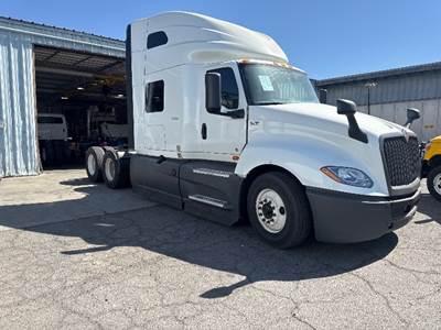 International LT625 Sleeper Semi Truck - 73" Integral Sleeper, Cummins 450HP, 12 Speed Automatic