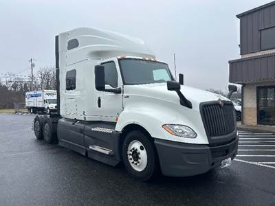 International LT625 Sleeper Semi Truck - 73" Integral Sleeper, Cummins 450HP, 12 Speed Automatic