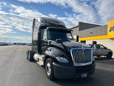 International LT625 Sleeper Semi Truck - 73" Integral Sleeper, Cummins 450HP, 12 Speed Automatic