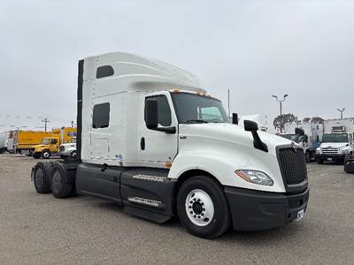 International LT625 Sleeper Semi Truck - 73" Integral Sleeper, Cummins 450HP, 12 Speed Automatic