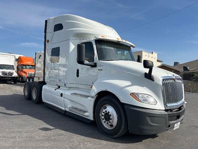 International LT625 Sleeper Semi Truck - 73" Integral Sleeper, Cummins 450HP, 12 Speed Automatic