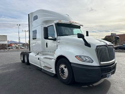 International LT625 Sleeper Semi Truck - 73" Integral Sleeper, Cummins 450HP, 12 Speed Automatic