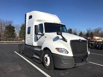 International LT625 Sleeper Semi Truck - 73" Integral Sleeper, Cummins 450HP, 12 Speed Automatic