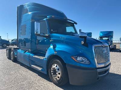 International LT625 Single Axle Sleeper Semi Truck - 73" Integral Sleeper, Cummins 400HP, 11 Speed Automatic