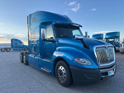 International LT625 Single Axle Sleeper Semi Truck - 73" Integral Sleeper, Cummins 400HP, 11 Speed Automatic