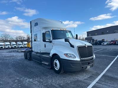 International LT625 Sleeper Semi Truck - 73" Integral Sleeper, Cummins 450HP, 12 Speed Automatic