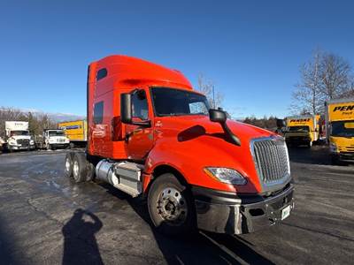 International LT625 Sleeper Semi Truck - 73" Integral Sleeper, 450HP, 12 Speed Automatic