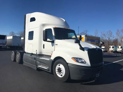 International LT625 Sleeper Semi Truck - 73" Integral Sleeper, Cummins 450HP, 12 Speed Automatic