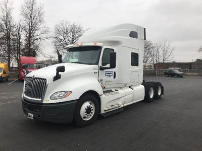 International LT625 Sleeper Semi Truck - 73" Integral Sleeper, Cummins 450HP, 12 Speed Automatic