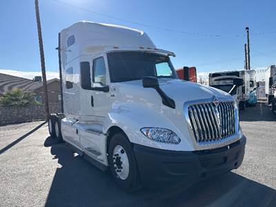 International LT625 Sleeper Semi Truck - 73" Integral Sleeper, Cummins 450HP, 12 Speed Automatic