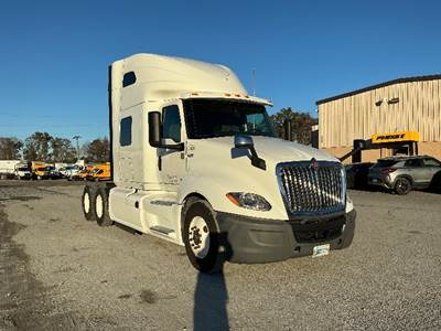 International LT625 Sleeper Semi Truck - 73" Integral Sleeper, Cummins 450HP, 12 Speed Automatic