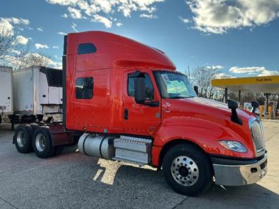 International LT625 Sleeper Semi Truck - 73" Integral Sleeper, 450HP, 12 Speed Automatic