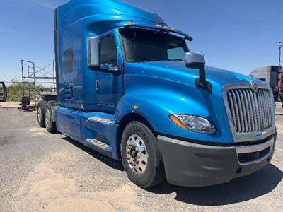 International LT625 Single Axle Sleeper Semi Truck - 73" Integral Sleeper, Cummins 400HP, 11 Speed Automatic