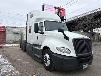 International LT625 Sleeper Semi Truck - 73" Integral Sleeper, Cummins 450HP, 12 Speed Automatic