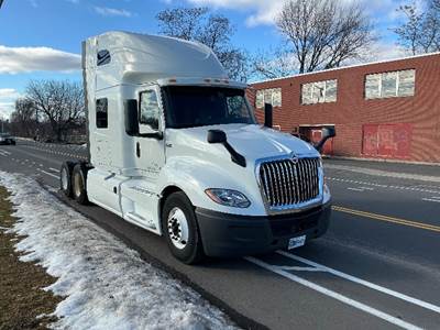 International LT625 Sleeper Semi Truck - 73" Integral Sleeper, Cummins 450HP, 12 Speed Automatic