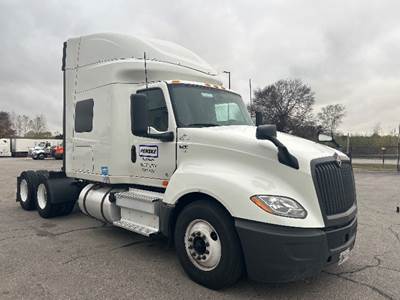 International LT625 Sleeper Semi Truck - 73" Integral Sleeper, Cummins 450HP, 13 Speed Automatic