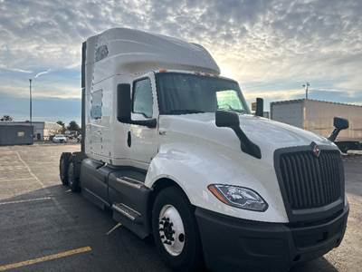 International LT625 Sleeper Semi Truck - 73" Integral Sleeper, Cummins 450HP, 12 Speed Automatic