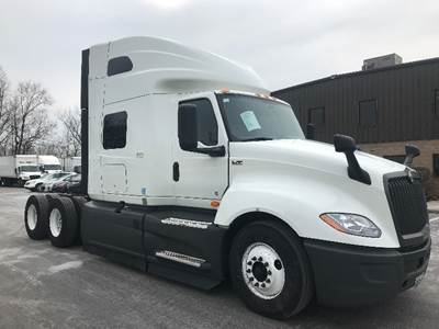 International LT625 Sleeper Semi Truck - 73" Integral Sleeper, Cummins 450HP, 12 Speed Automatic