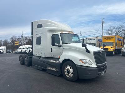 International LT625 Sleeper Semi Truck - 73" Integral Sleeper, Cummins 450HP, 12 Speed Automatic