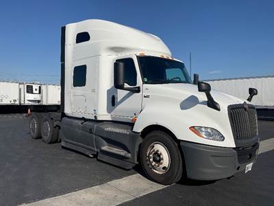 International LT625 Sleeper Semi Truck - 73" Integral Sleeper, Cummins 450HP, 12 Speed Automatic