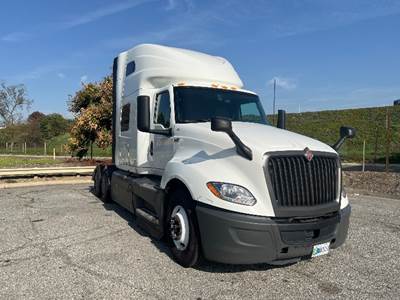 International LT625 Sleeper Semi Truck - 73" Integral Sleeper, Cummins 450HP, 12 Speed Automatic