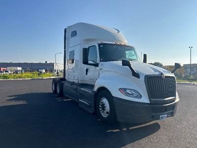 International LT625 Sleeper Semi Truck - 73" Integral Sleeper, Cummins 450HP, 12 Speed Automatic