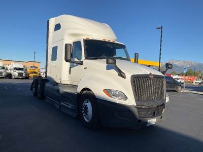International LT625 Sleeper Semi Truck - 73" Integral Sleeper, Cummins 450HP, 12 Speed Automatic