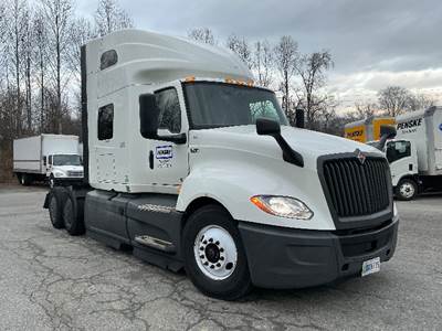 International LT625 Sleeper Semi Truck - 73" Integral Sleeper, Cummins 450HP, 12 Speed Automatic