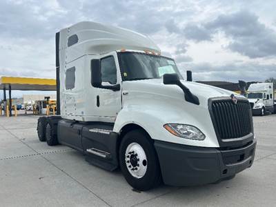 International LT625 Sleeper Semi Truck - 73" Integral Sleeper, Cummins 450HP, 12 Speed Automatic