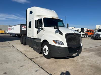 International LT625 Sleeper Semi Truck - 73" Integral Sleeper, Cummins 450HP, 12 Speed Automatic