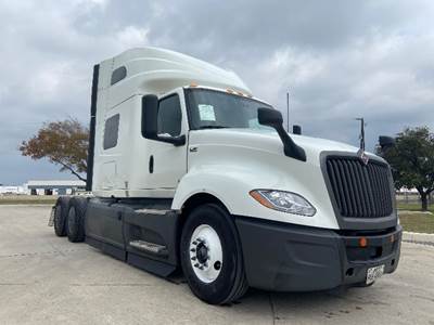 International LT625 Sleeper Semi Truck - 73" Integral Sleeper, Cummins 450HP, 12 Speed Automatic