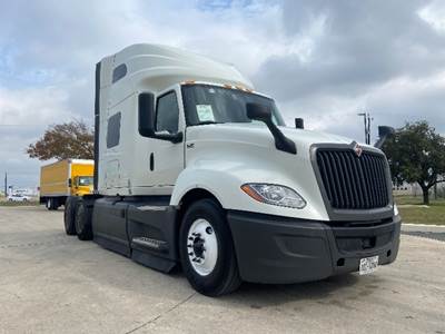 International LT625 Sleeper Semi Truck - 73" Integral Sleeper, Cummins 450HP, 12 Speed Automatic