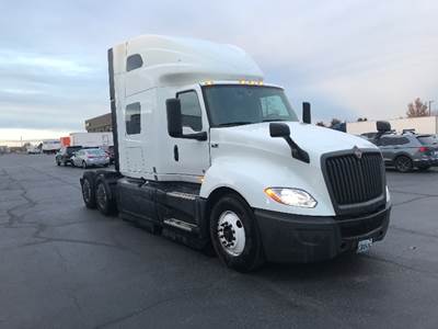 International LT625 Sleeper Semi Truck - 73" Integral Sleeper, Cummins 450HP, 12 Speed Automatic