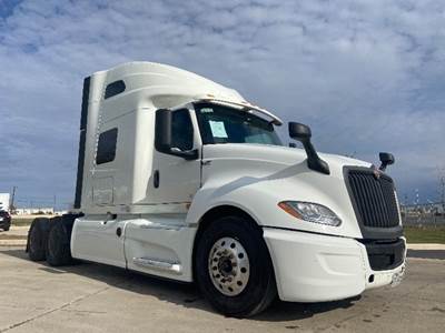 International LT625 Sleeper Semi Truck - 73" Integral Sleeper, Cummins 450HP, 12 Speed Automatic