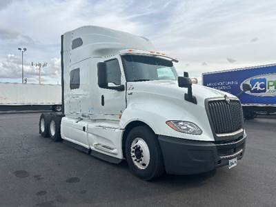 International LT625 Sleeper Semi Truck - 73" Integral Sleeper, Cummins 450HP, 12 Speed Automatic