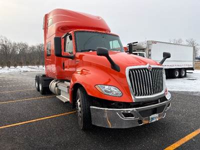 International LT625 Sleeper Semi Truck - 73" Integral Sleeper, 450HP, 12 Speed Automatic