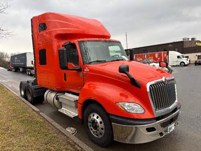 International LT625 Sleeper Semi Truck - 73" Integral Sleeper, 450HP, 12 Speed Automatic