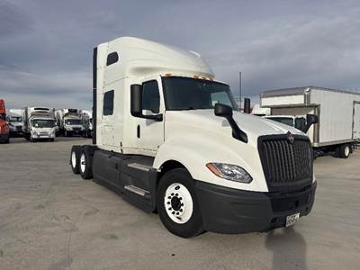 International LT625 Sleeper Semi Truck - 73" Integral Sleeper, Cummins 450HP, 12 Speed Automatic