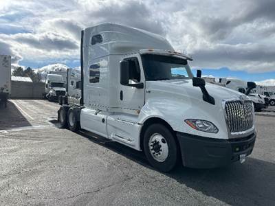 International LT625 Sleeper Semi Truck - 73" Integral Sleeper, Cummins 450HP, 12 Speed Automatic