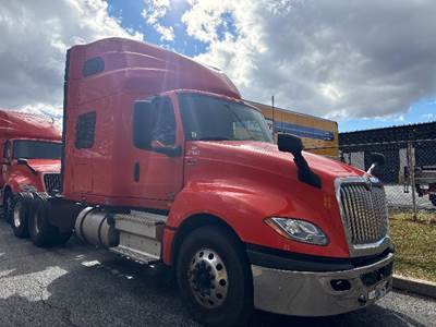 International LT625 Sleeper Semi Truck - 73" Integral Sleeper, 450HP, 12 Speed Automatic