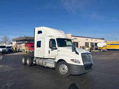 International LT625 Sleeper Semi Truck - 73" Integral Sleeper, Cummins 450HP, 12 Speed Automatic