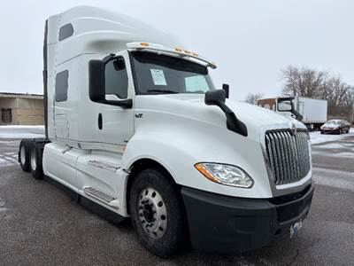 International LT625 Sleeper Semi Truck - 73" Integral Sleeper, 450HP, 12 Speed Automatic