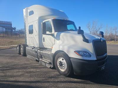 International LT625 Sleeper Semi Truck - 73" Integral Sleeper, Cummins 450HP, 12 Speed Automatic