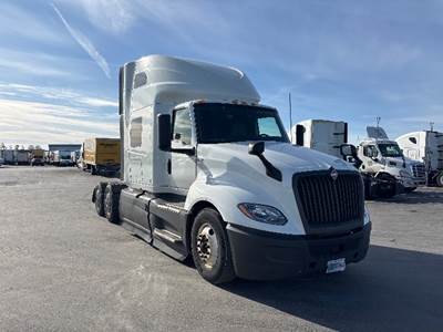 International LT625 Sleeper Semi Truck - 73" Integral Sleeper, Cummins 450HP, 12 Speed Automatic