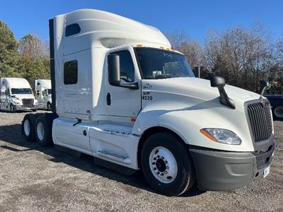 International LT625 Sleeper Semi Truck - 73" Integral Sleeper, Cummins 450HP, 13 Speed Automatic