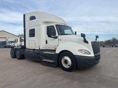 International LT625 Sleeper Semi Truck - 73" Integral Sleeper, Cummins 450HP, 12 Speed Automatic